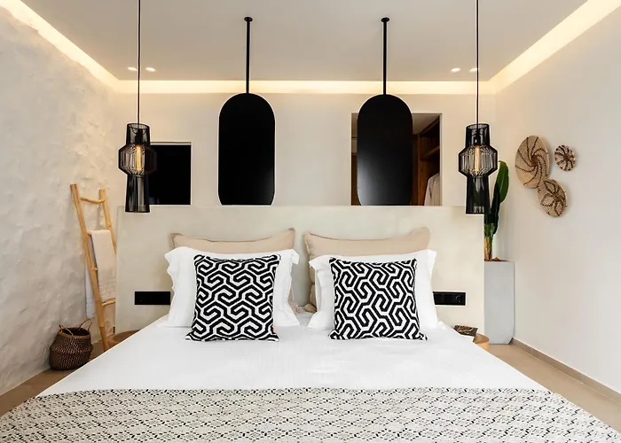 C And G * Agia Anna (Naxos)