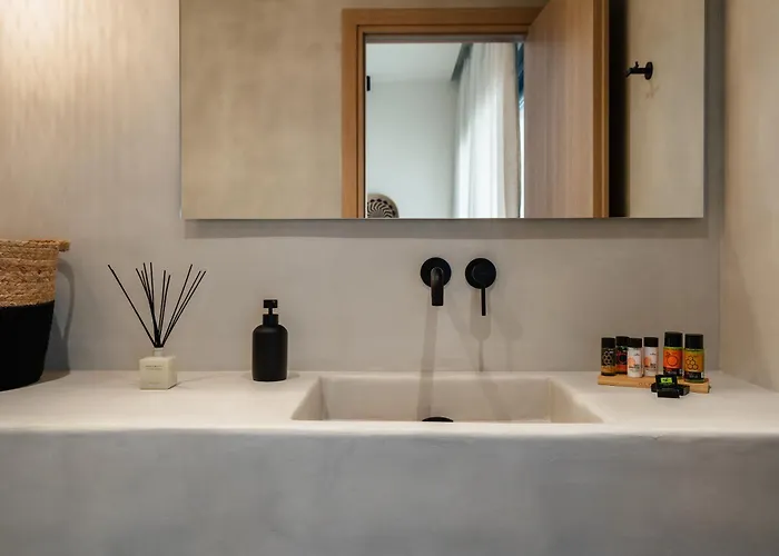 C And G * Agia Anna (Naxos)